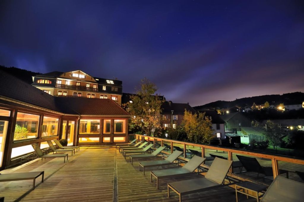 La terrasse de l'hôtel du clos des sources à Thannenkirch