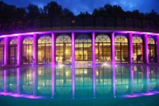 Piscine extérieure de l'hotel et spa Les Violettes à Jungholtz